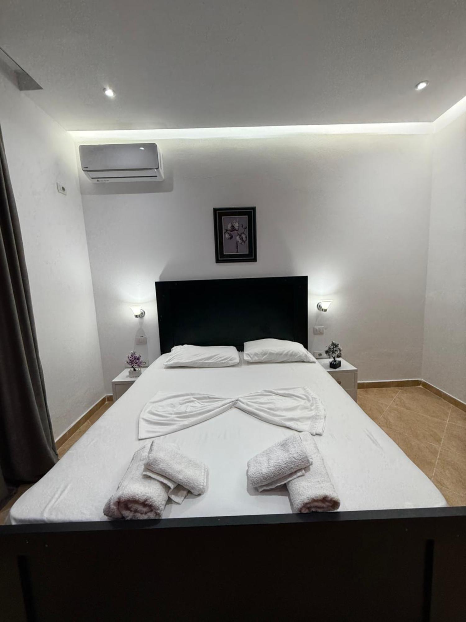 Anel'S Guesthouse ベラト エクステリア 写真
