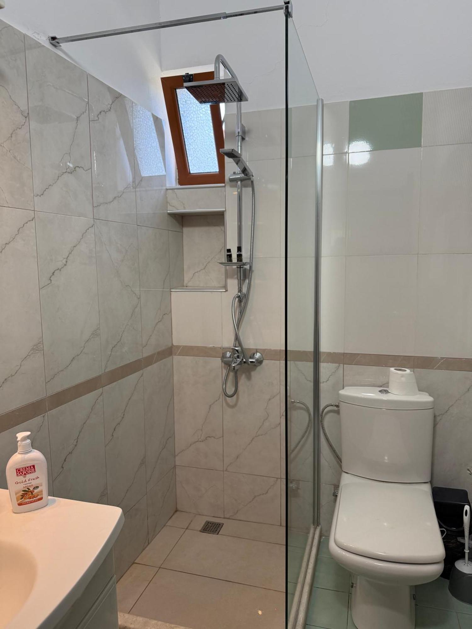 Anel'S Guesthouse ベラト エクステリア 写真