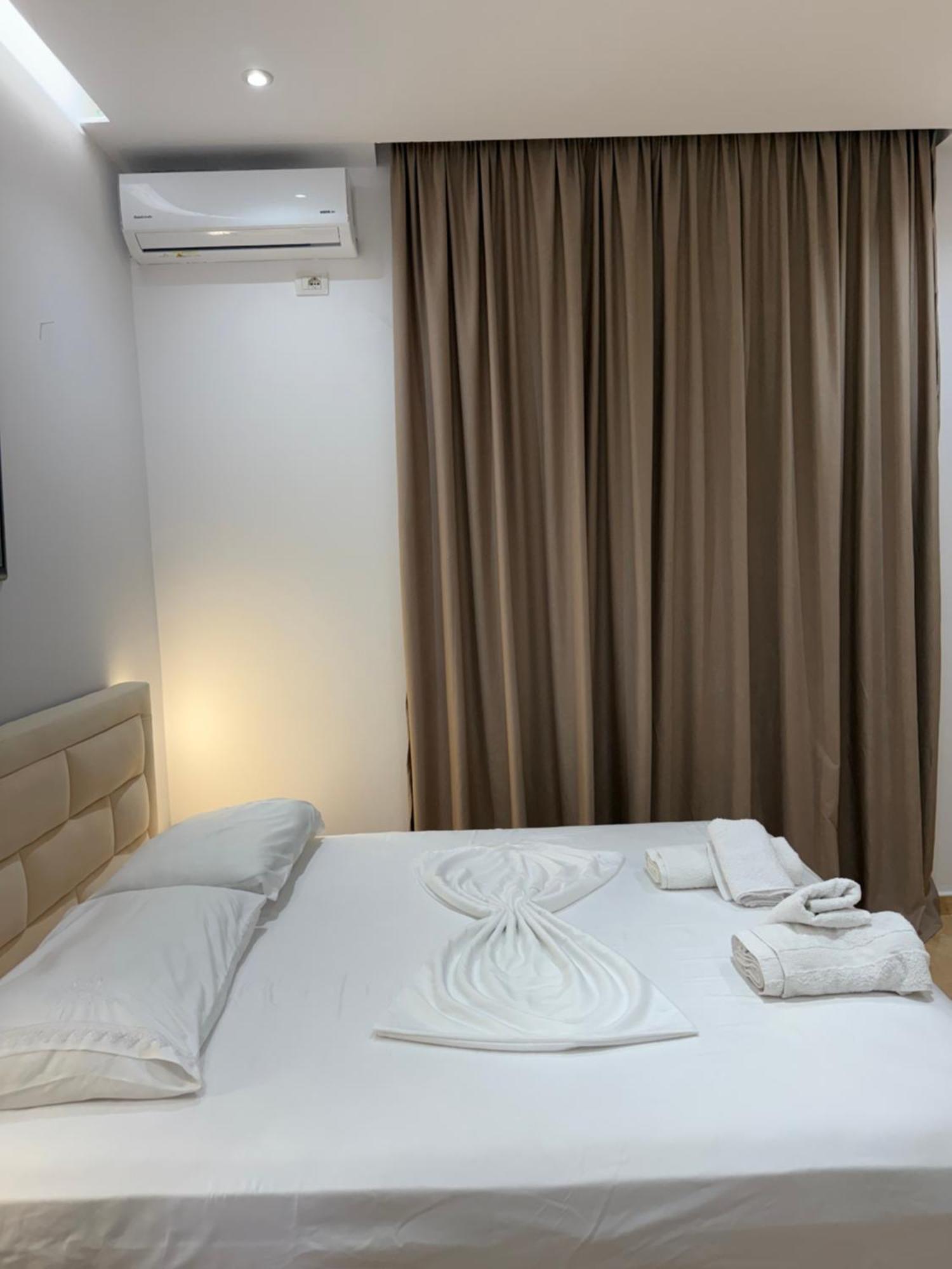Anel'S Guesthouse ベラト エクステリア 写真