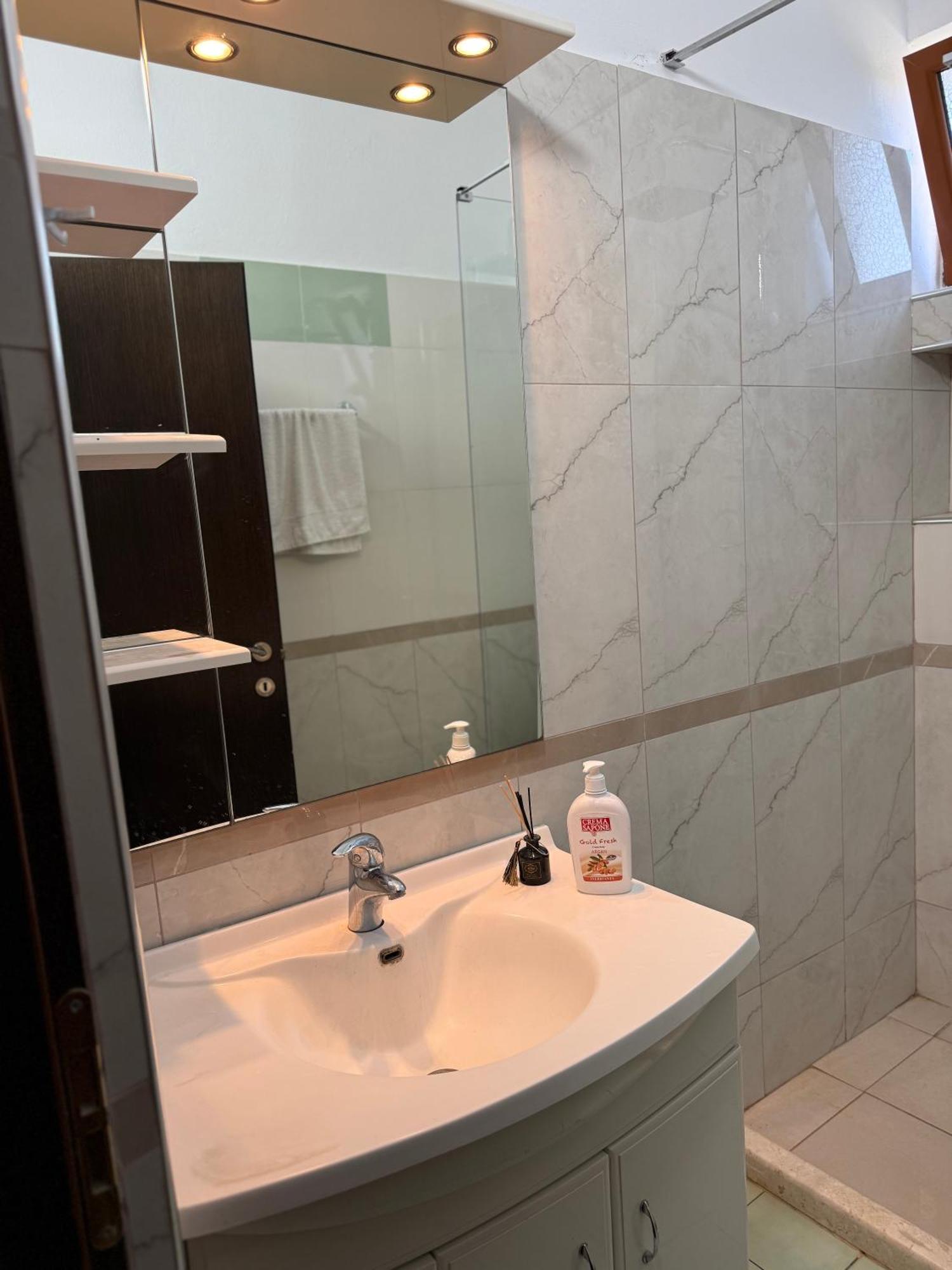 Anel'S Guesthouse ベラト エクステリア 写真