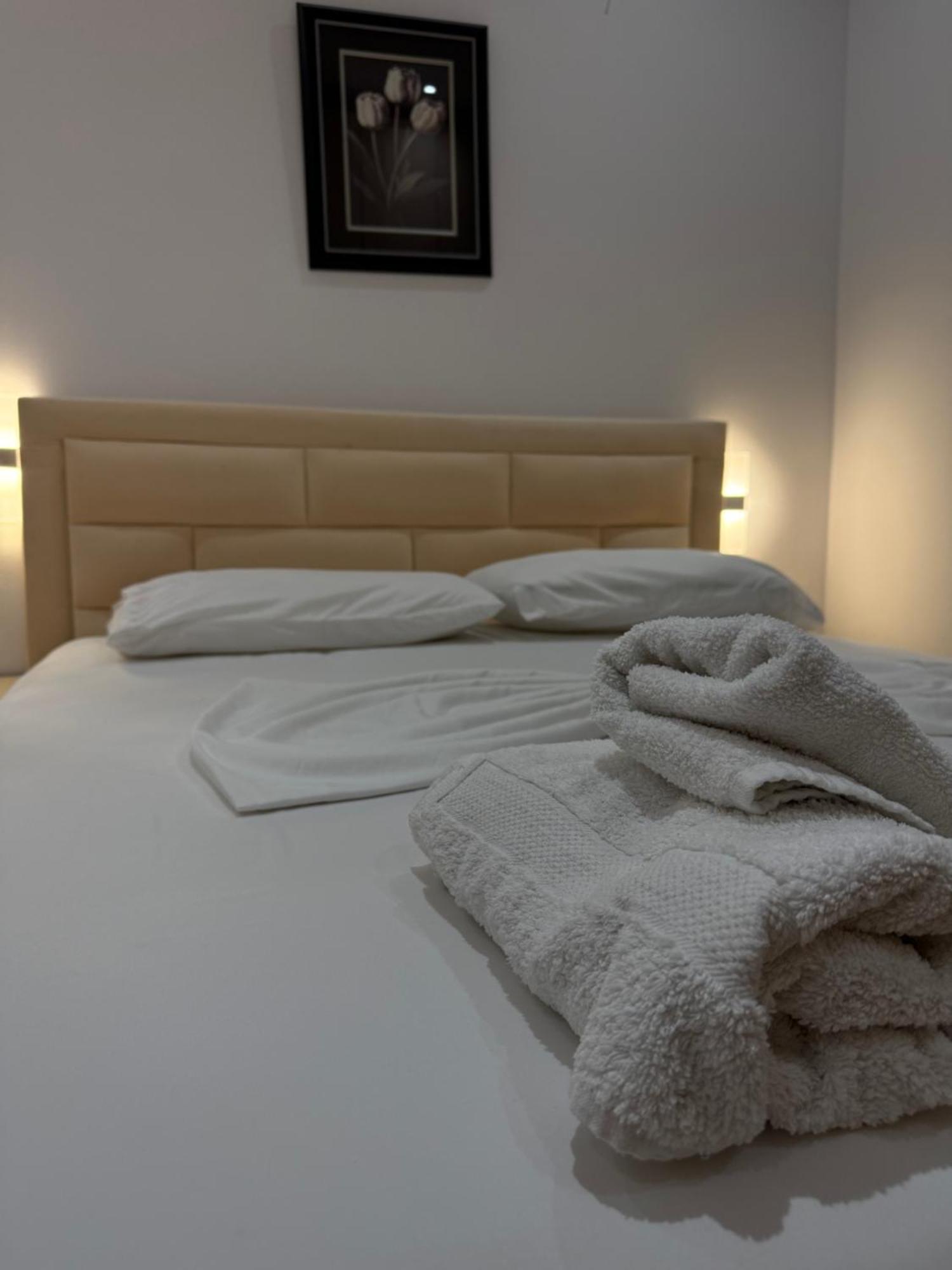 Anel'S Guesthouse ベラト エクステリア 写真